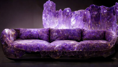 紫水晶で出来たソファー